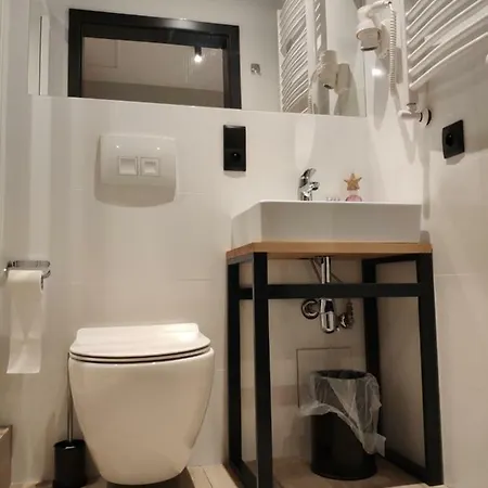 Apartment H33